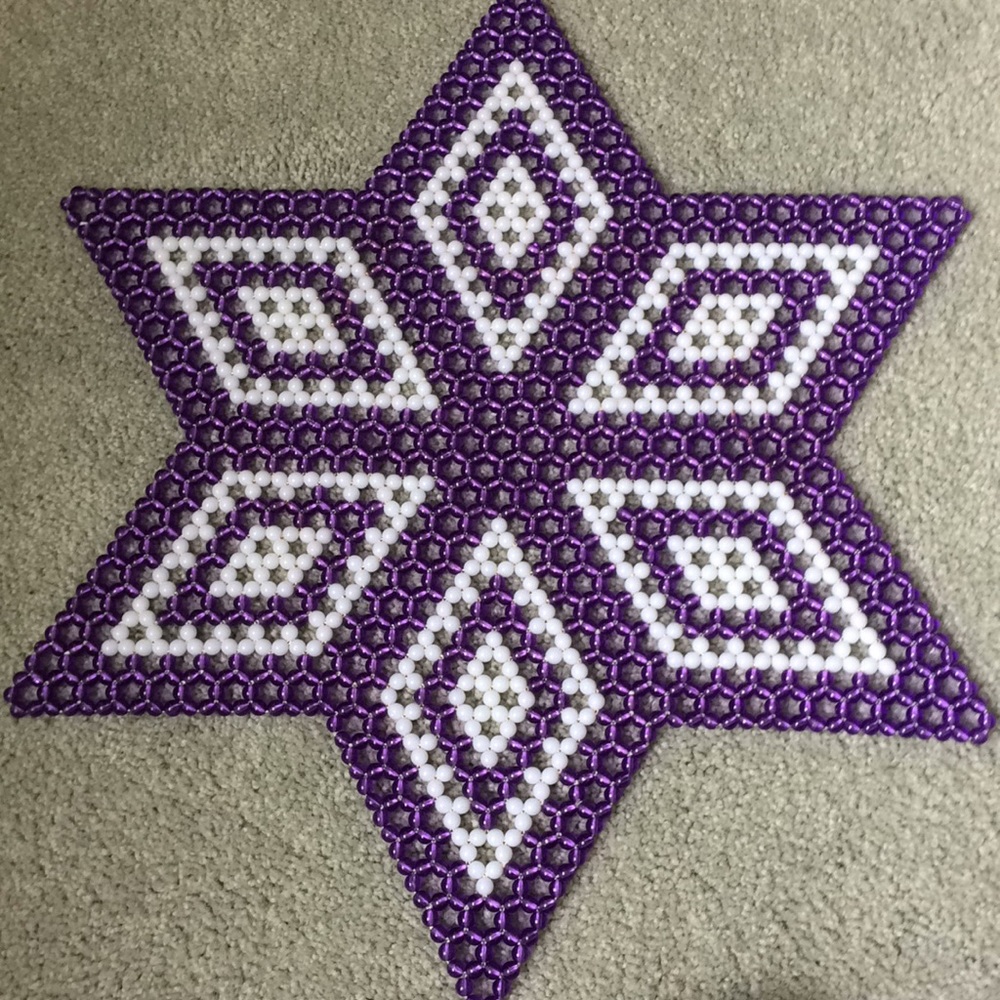Beaded star nightstand decoration